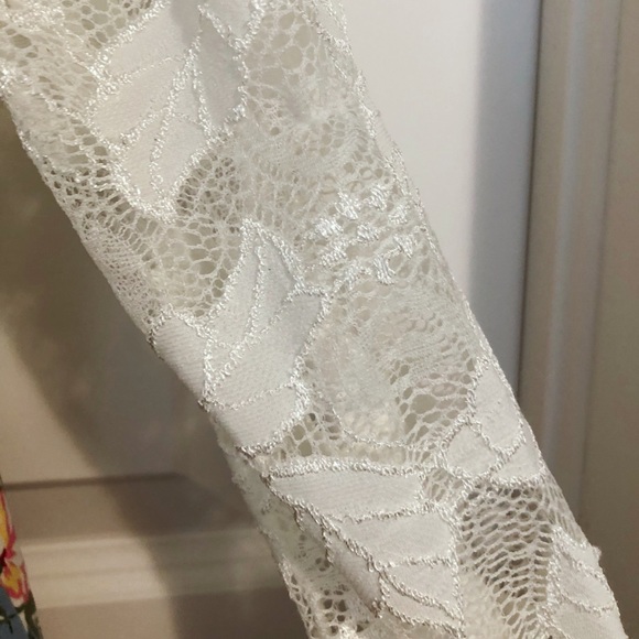 Floral dress with white lace top and 3/4 sleeves - Picture 4 of 5